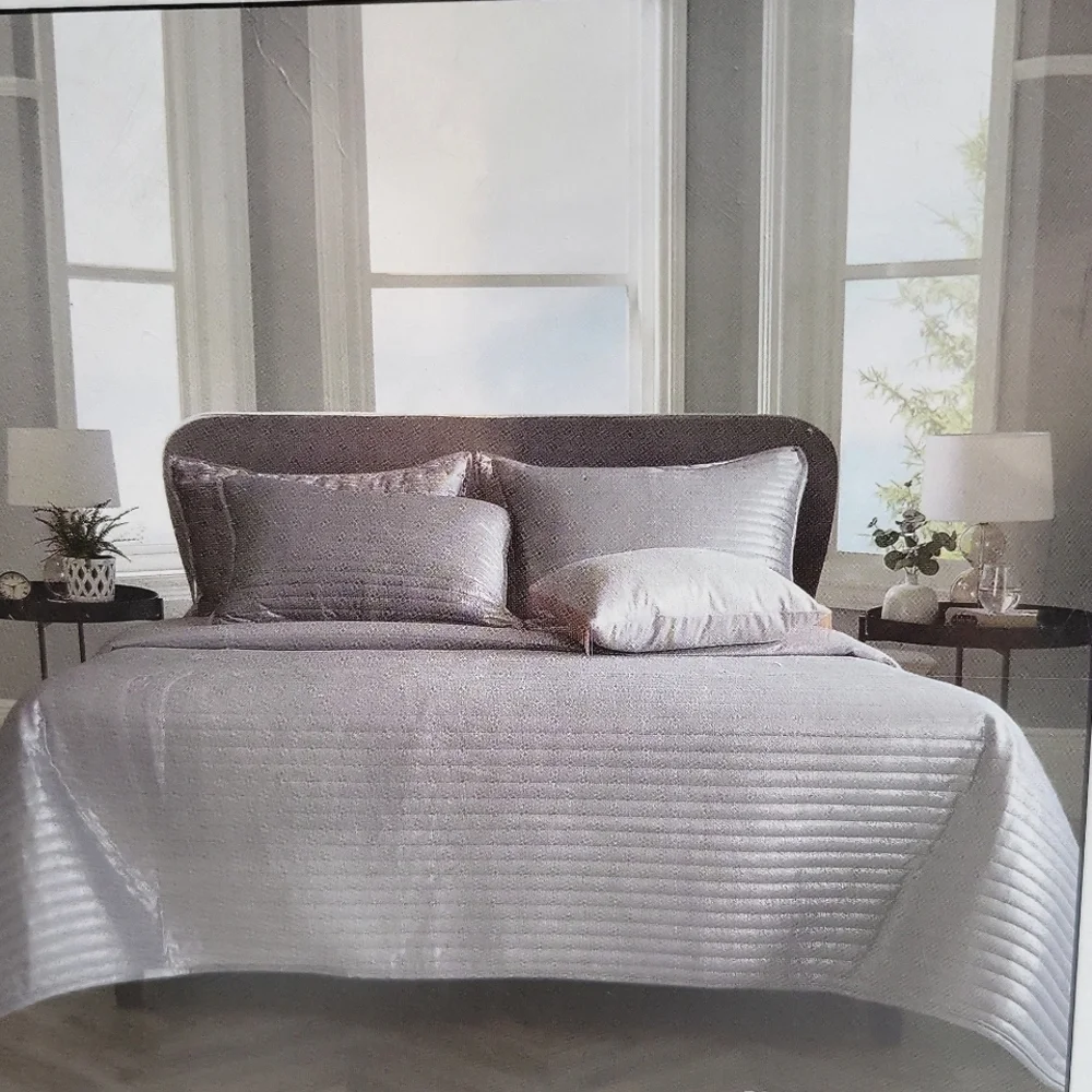 New$645 Dream Collection by Cloud 9 Maya King Quilt Set, Grey/Silver